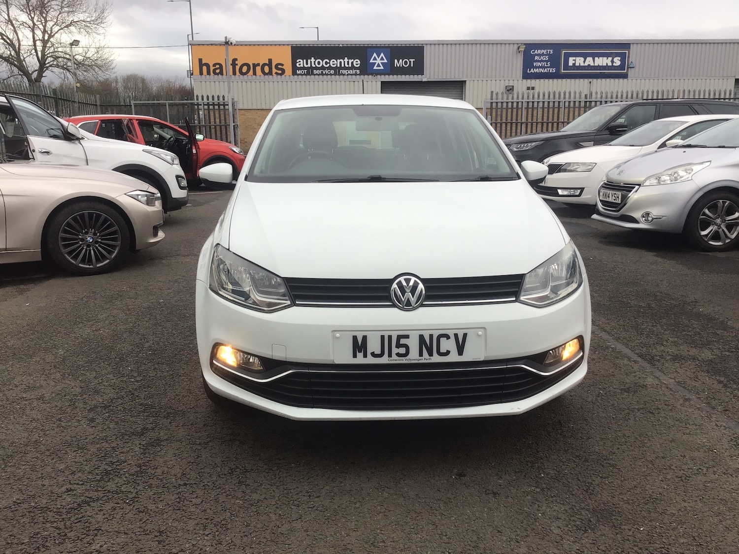 Used Volkswagen Polo 2015 for sale - 76968455: Photo 3