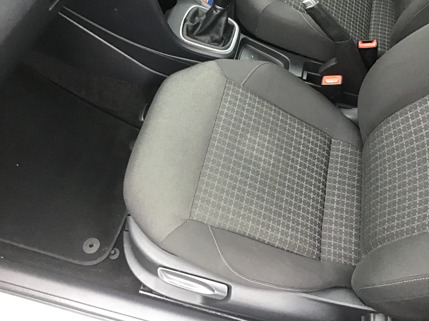 Used Volkswagen Polo 2015 for sale - 76968455: Photo 33