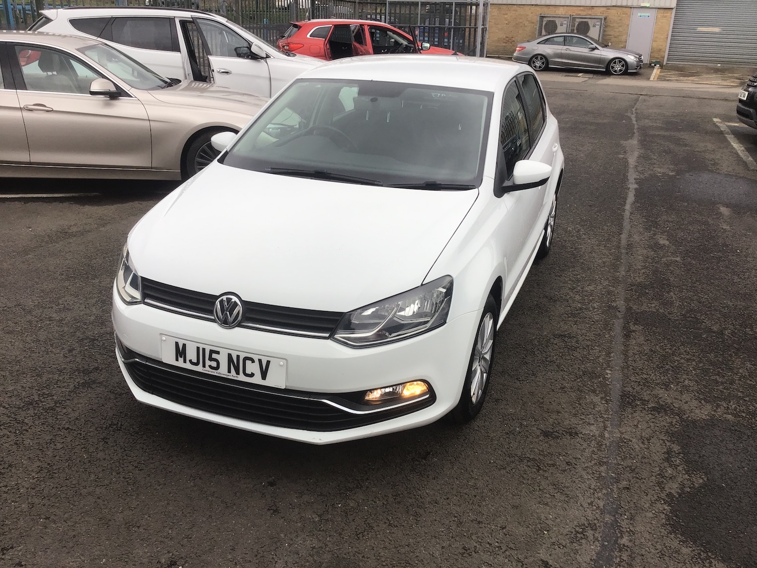 Used Volkswagen Polo 2015 for sale - 76968455: Photo 4