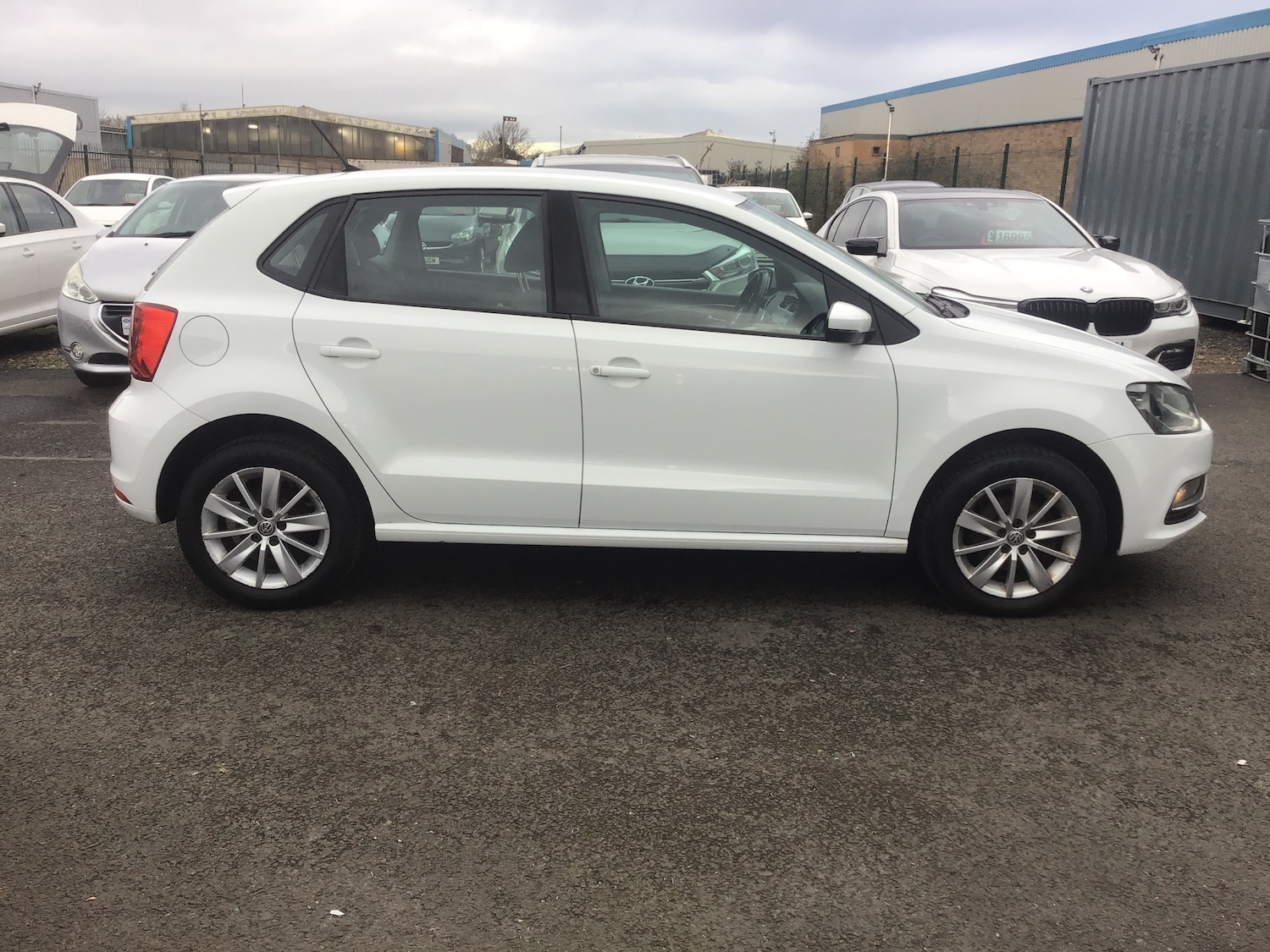 Used Volkswagen Polo 2015 for sale - 76968455: Photo 9