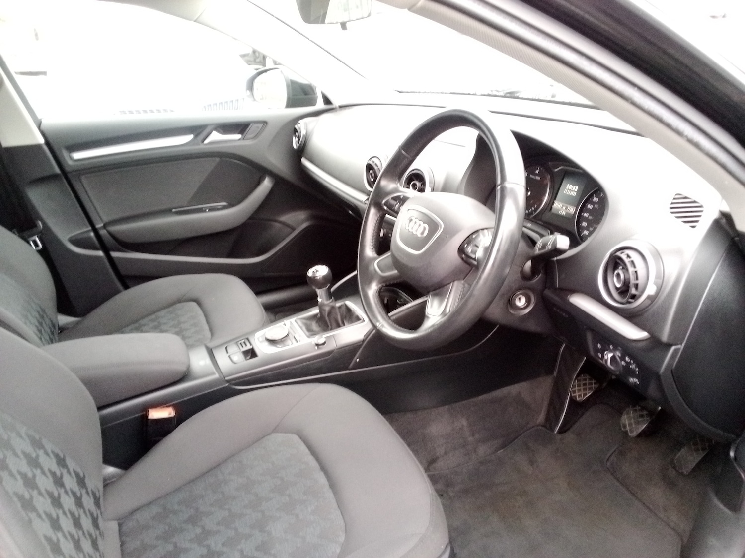 Used Audi A3 2015 for sale - 76968933: Photo 14