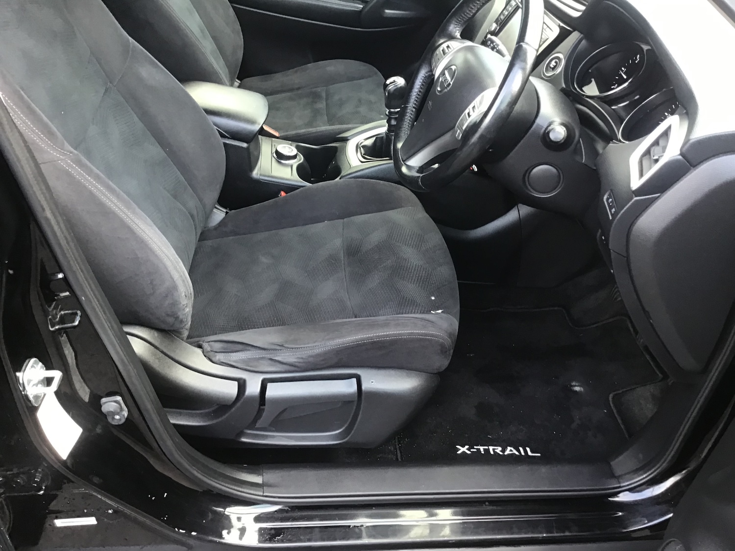 Used Nissan X-Trail 2015 for sale - 76276885: Photo 40