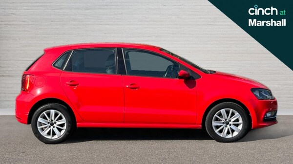 Used Volkswagen Polo 2015 for sale - 76254955: Photo 2