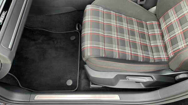 Used Volkswagen Golf 2019 for sale - 76124699: Photo 31