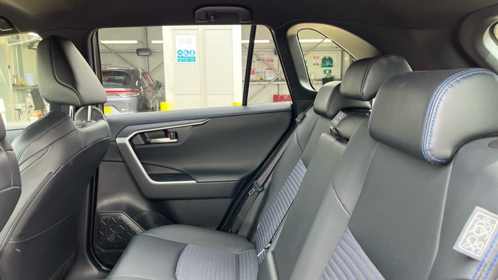 Used Toyota RAV4 2021 for sale - 76161311: Photo 14