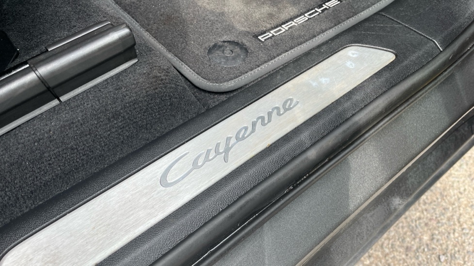 Used Porsche Cayenne 2019 for sale - 76615351: Photo 32