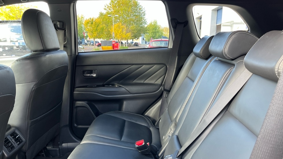 Used Mitsubishi Outlander 2018 for sale - 76372857: Photo 14