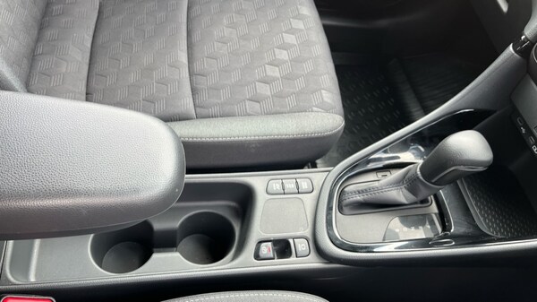 Used Toyota Yaris 2024 for sale - 75274371: Photo 26