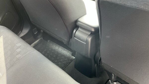 Used Toyota Yaris 2024 for sale - 75274371: Photo 31