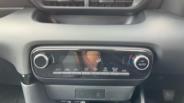 Used Toyota Yaris 2024 for sale - 75274371: Photo 32