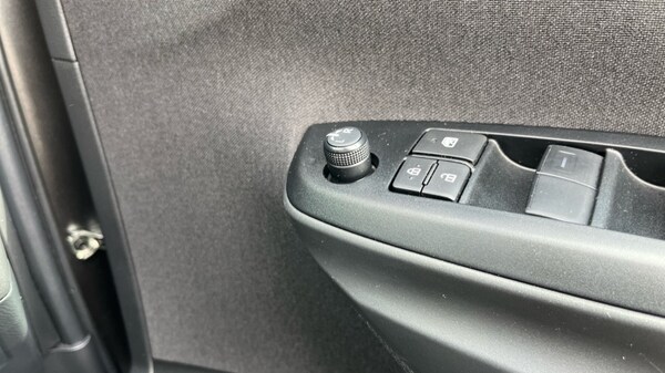 Used Toyota Yaris 2024 for sale - 75274371: Photo 37