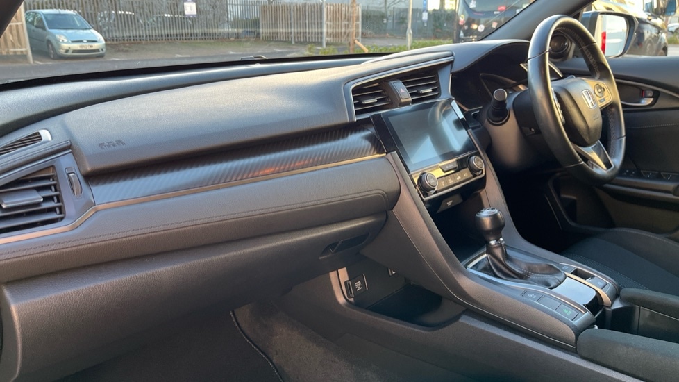 Used Honda Civic 2017 for sale - 76933263: Photo 2