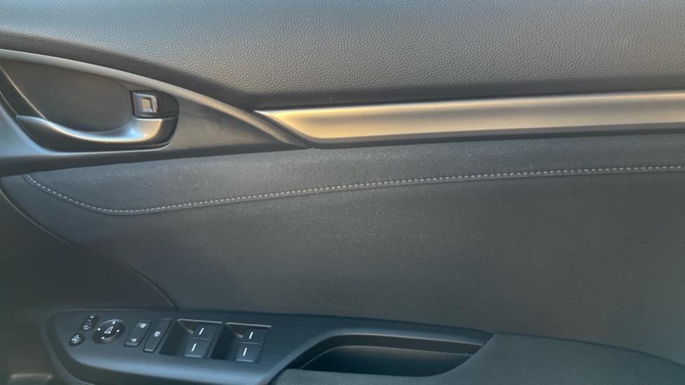 Used Honda Civic 2017 for sale - 76933263: Photo 28