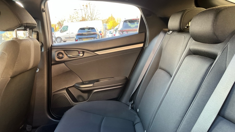 Used Honda Civic 2017 for sale - 76933263: Photo 8