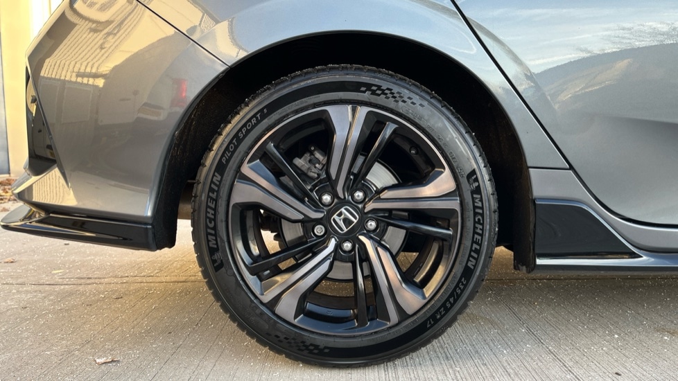 Used Honda Civic 2017 for sale - 76933263: Photo 9