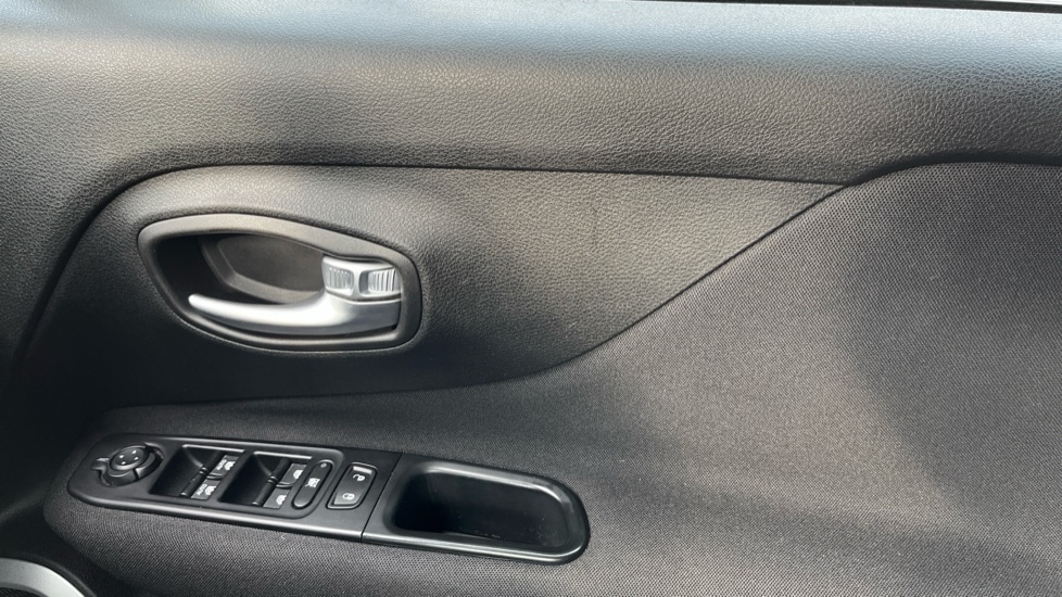 Used Jeep Renegade 2019 for sale - 76519386: Photo 28