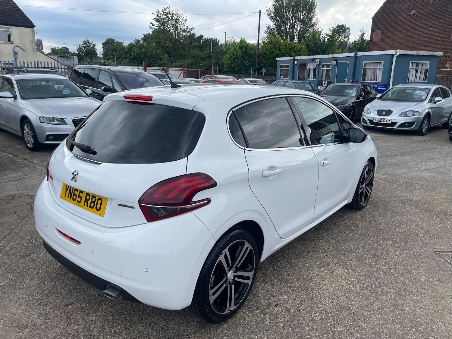 Used Peugeot 208 2015 for sale - 76349716: Photo 4
