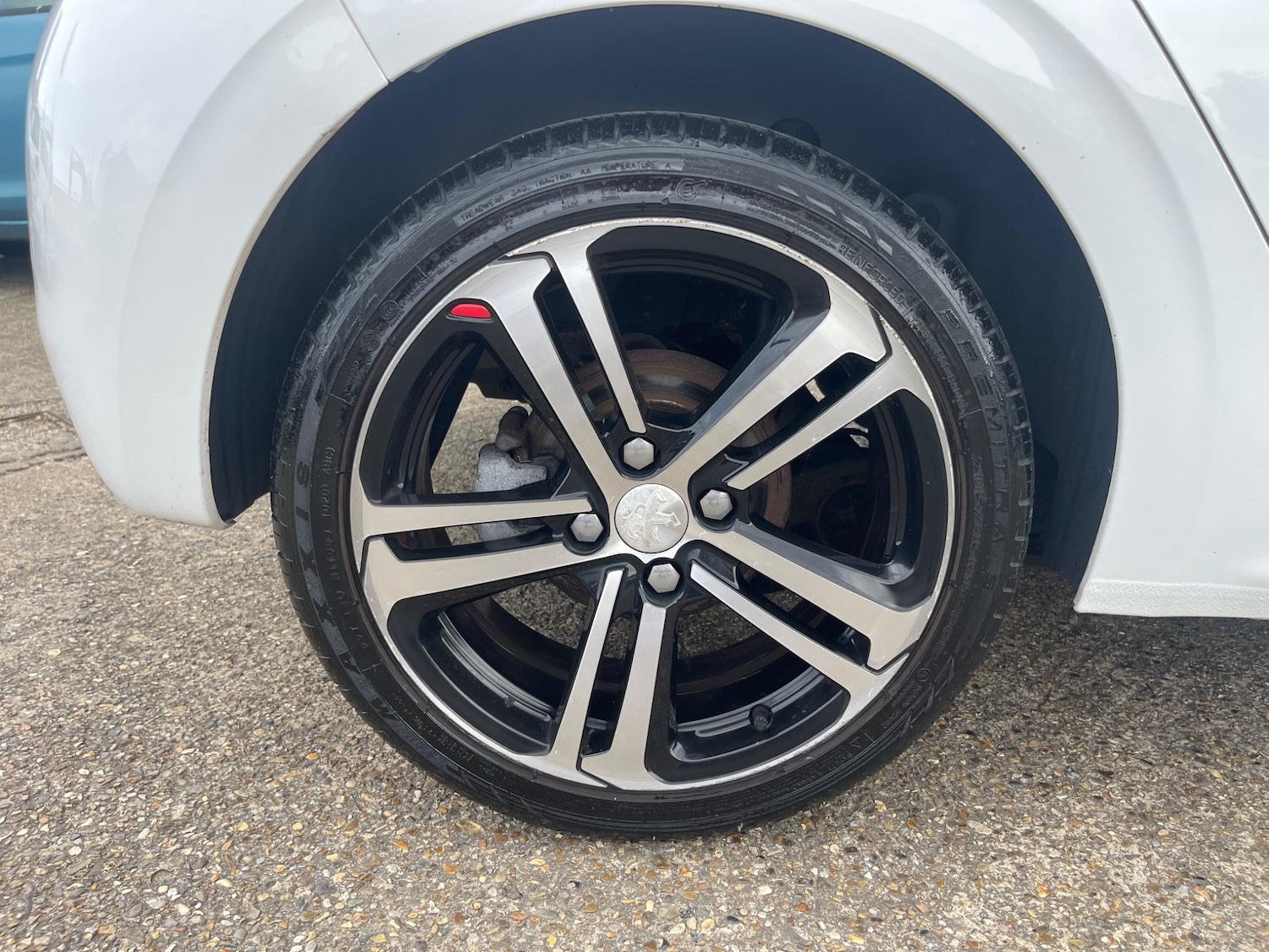 Used Peugeot 208 2015 for sale - 76349716: Photo 9