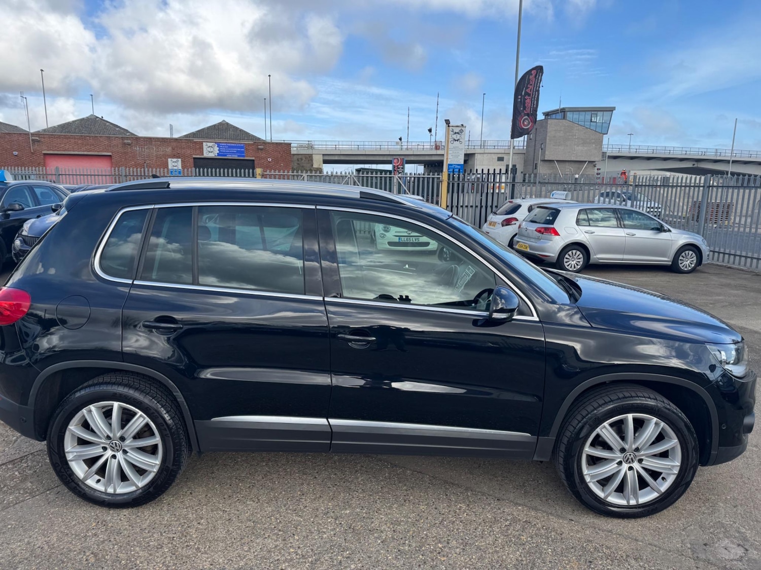 Used Volkswagen Tiguan 2014 for sale - 76349720: Photo 4