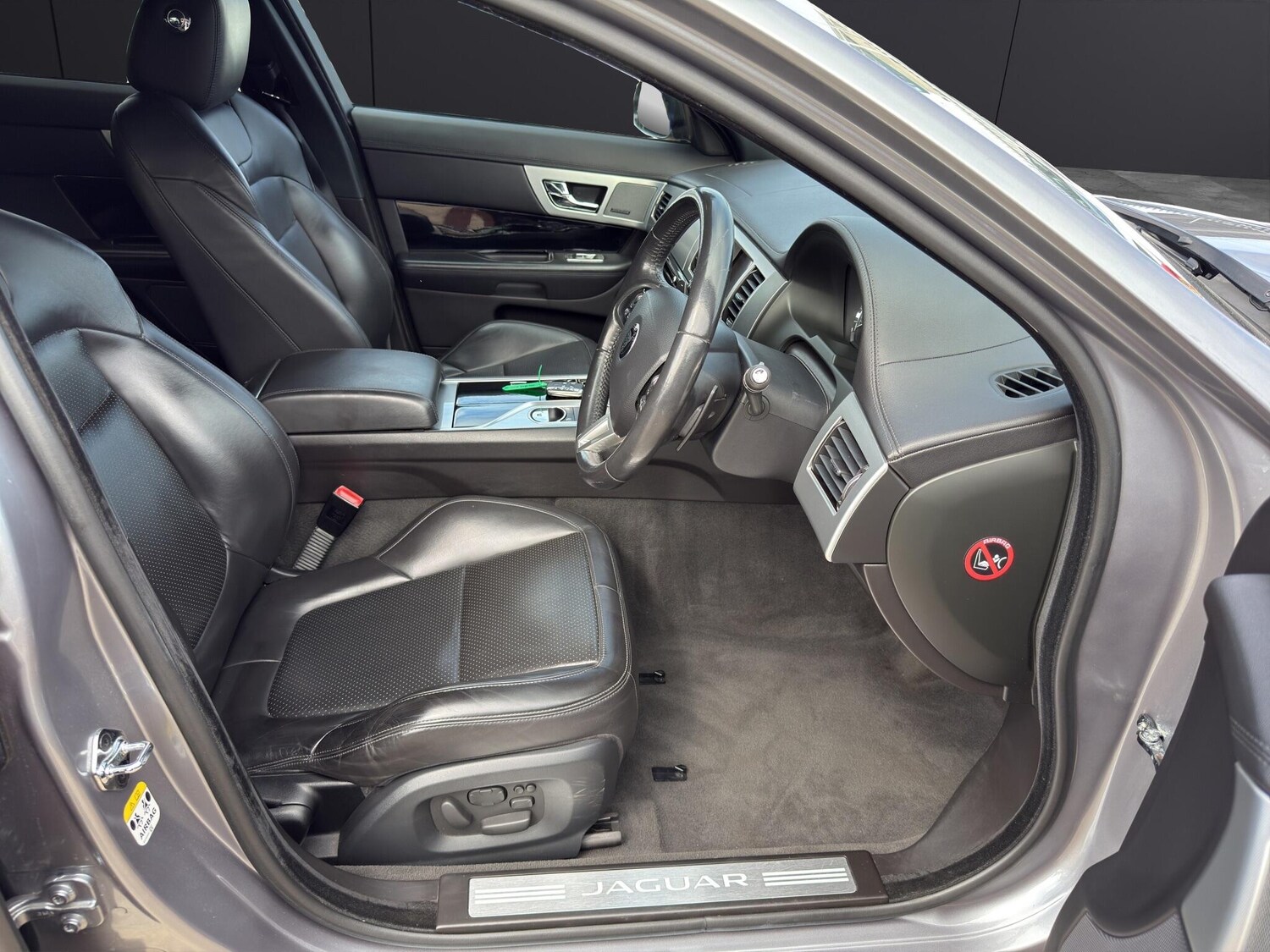 Used Jaguar XF 2014 for sale - 76348840: Photo 14