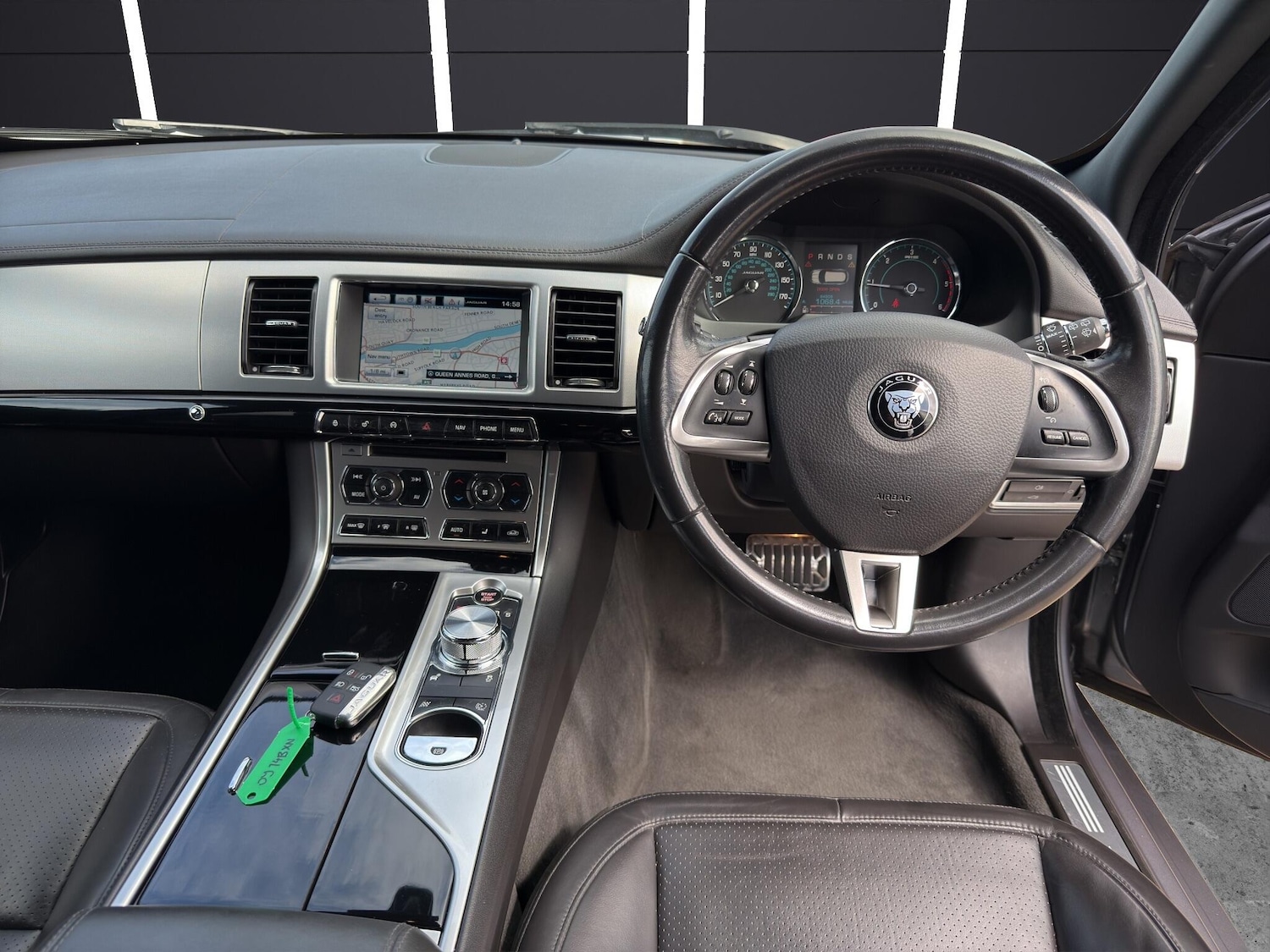 Used Jaguar XF 2014 for sale - 76348840: Photo 15