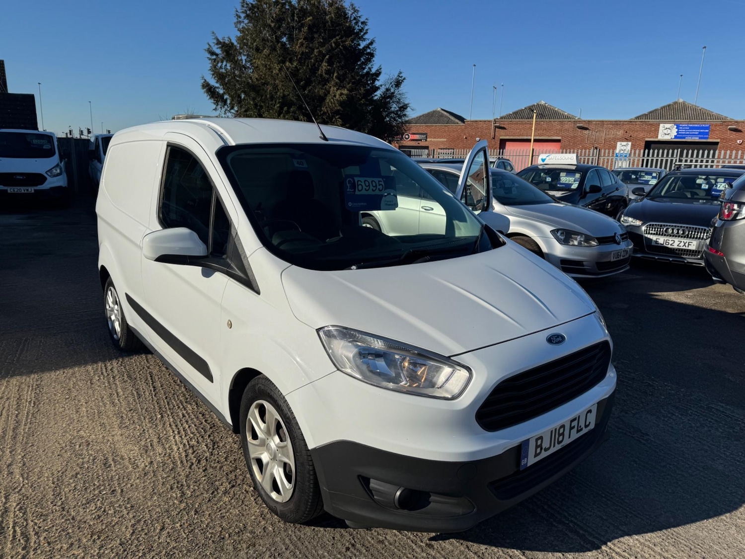 Used Ford Transit Courier 2018 for sale - 76522112: Photo 1