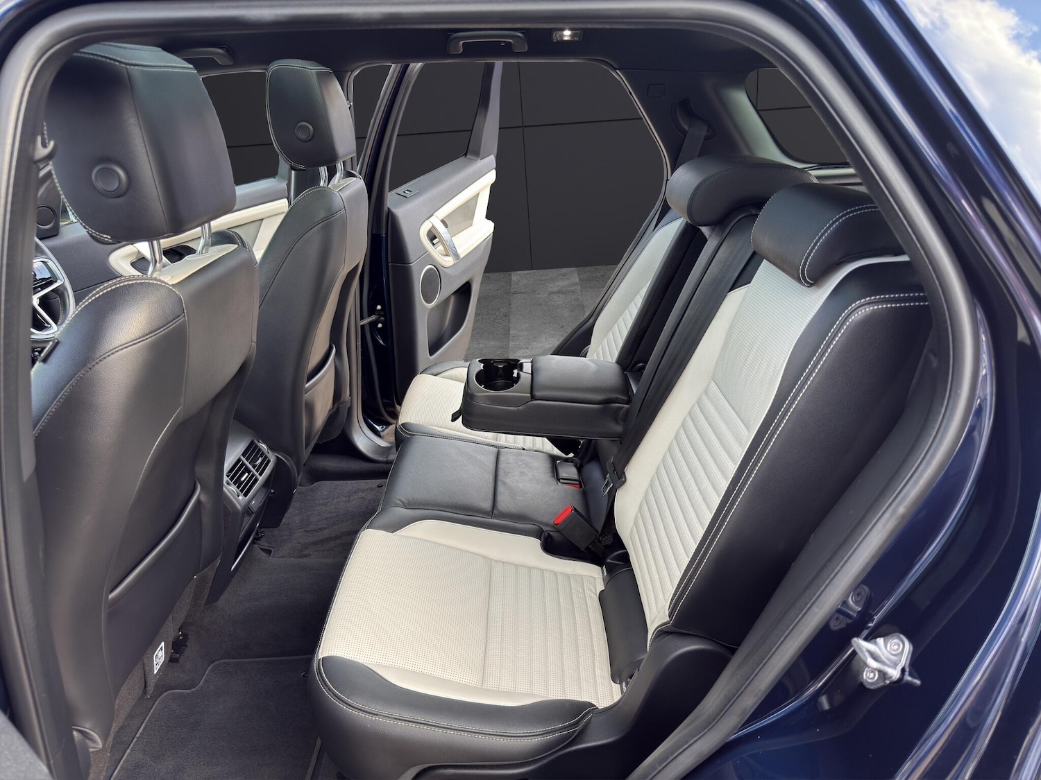 Used Land Rover Discovery Sport 2022 for sale - 76990470: Photo 12