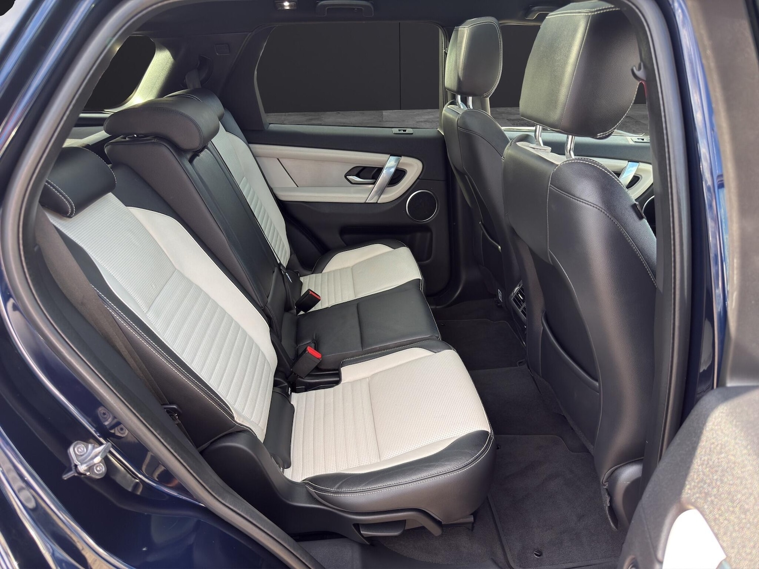 Used Land Rover Discovery Sport 2022 for sale - 76990470: Photo 14