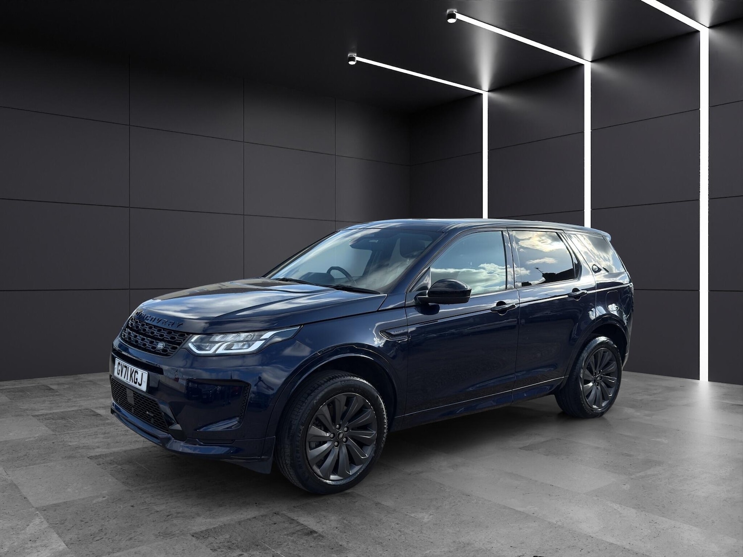 Used Land Rover Discovery Sport 2022 for sale - 76990470: Photo 2