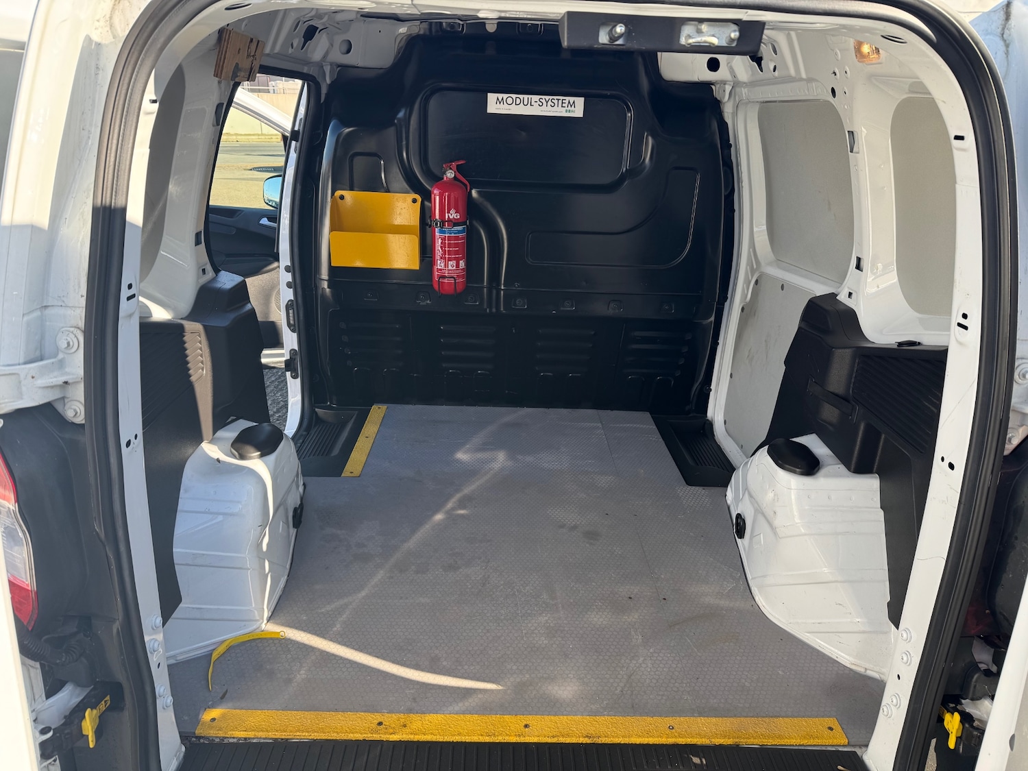 Used Ford Transit Courier 2018 for sale - 74343469: Photo 14