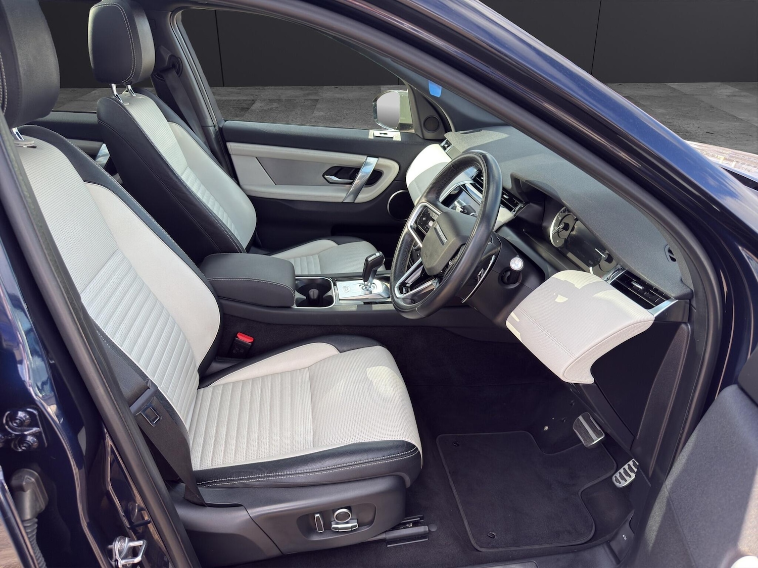 Used Land Rover Discovery Sport 2022 for sale - 76024456: Photo 15