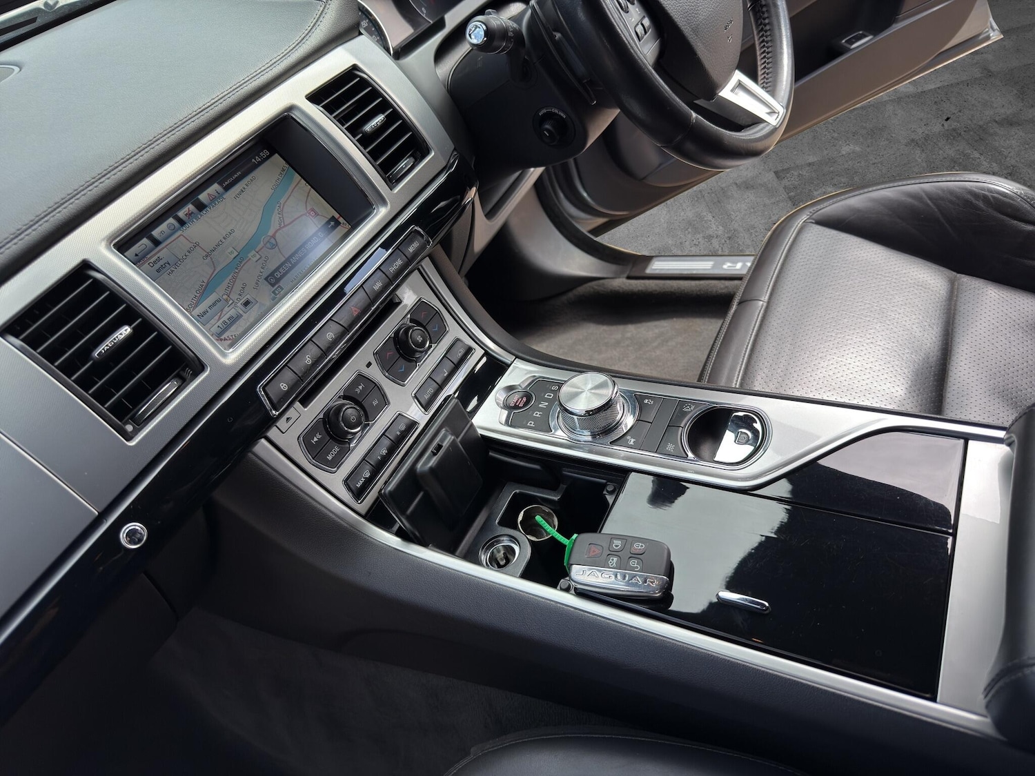 Used Jaguar XF 2014 for sale - 76988692: Photo 11