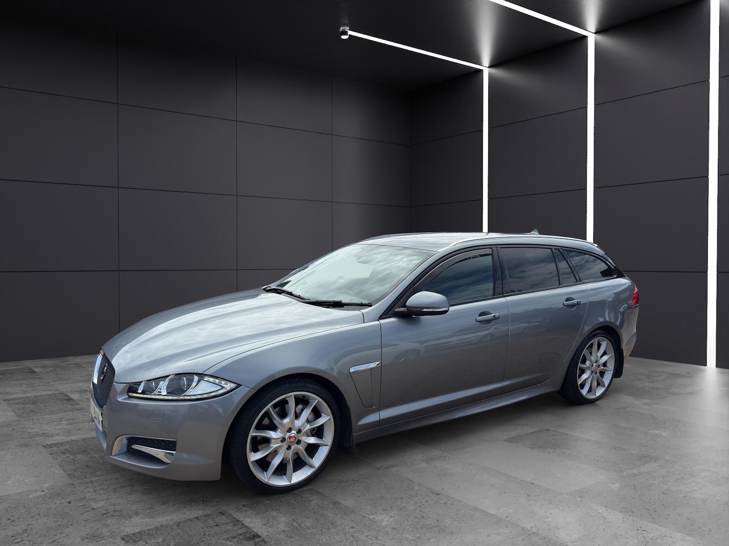 Used Jaguar XF 2014 for sale - 76988692: Photo 2