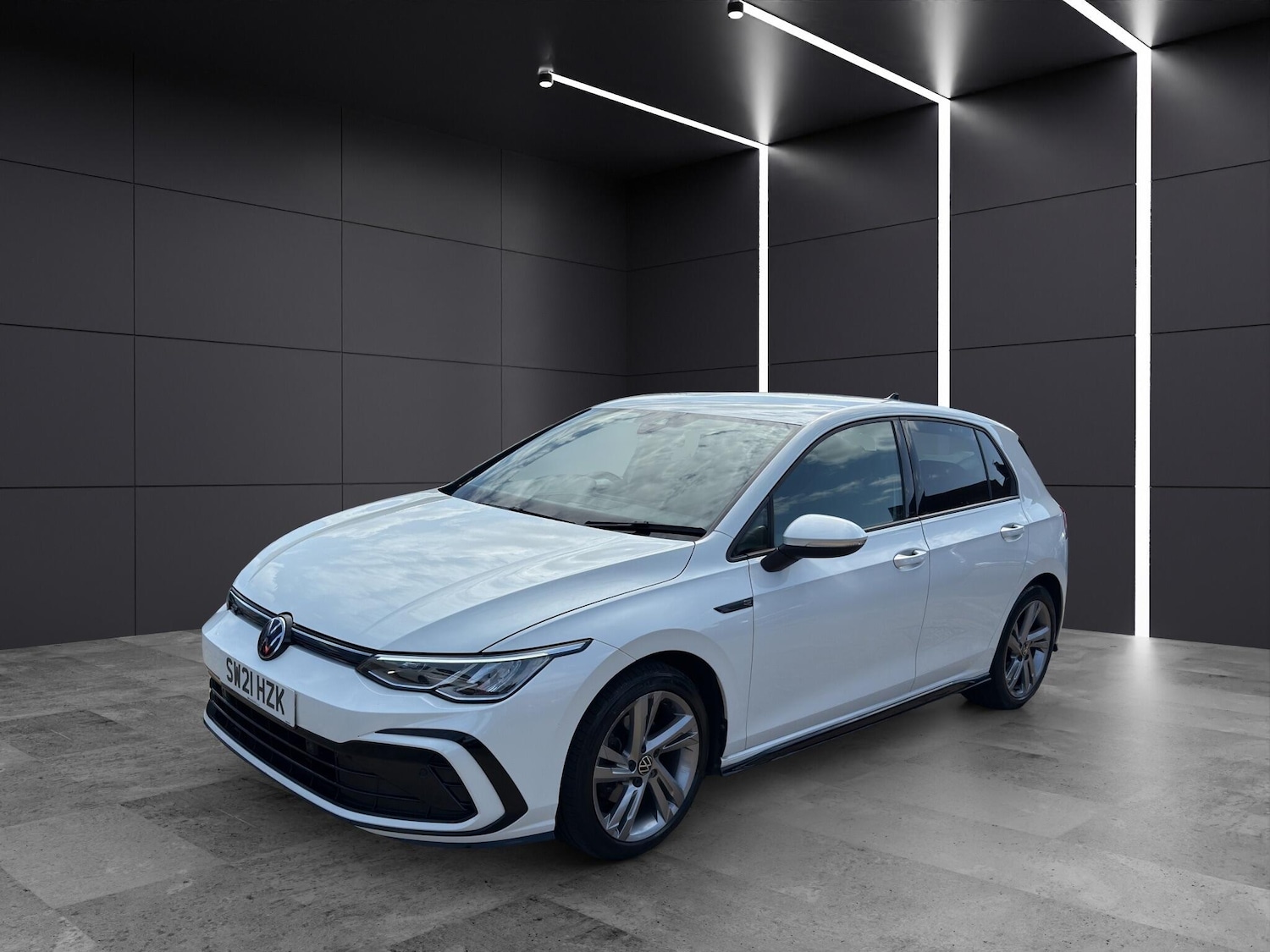 Used Volkswagen Golf 2021 for sale - 76990471: Photo 2