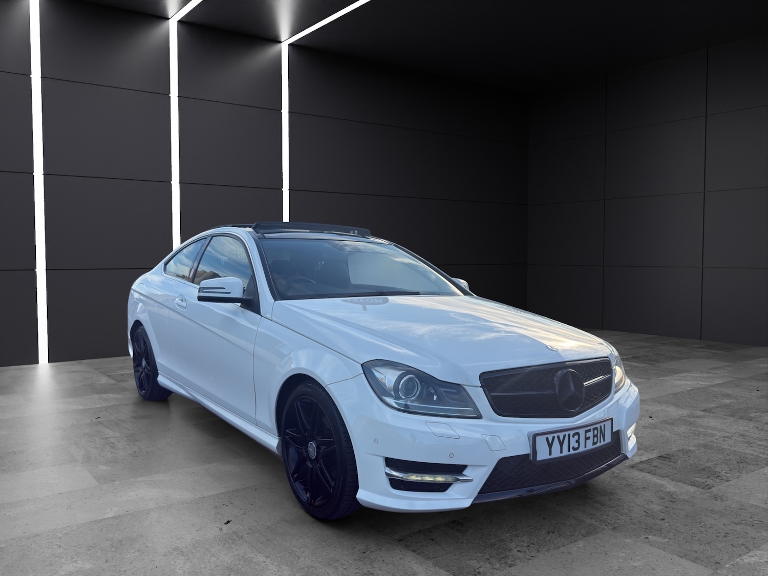 Used Mercedes-Benz C-Class 2013 for sale - 76092247: Photo 1