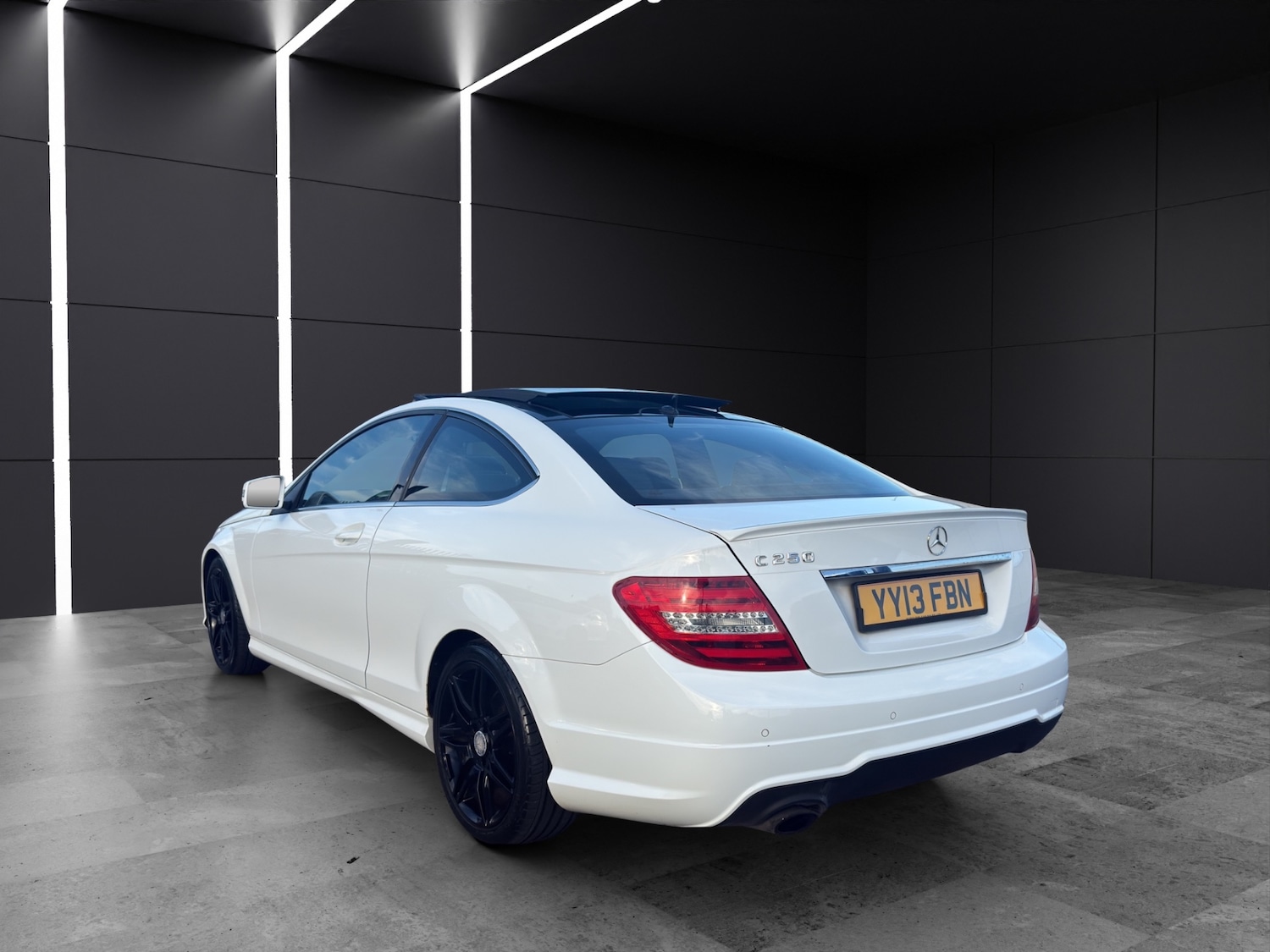 Used Mercedes-Benz C-Class 2013 for sale - 76092247: Photo 4