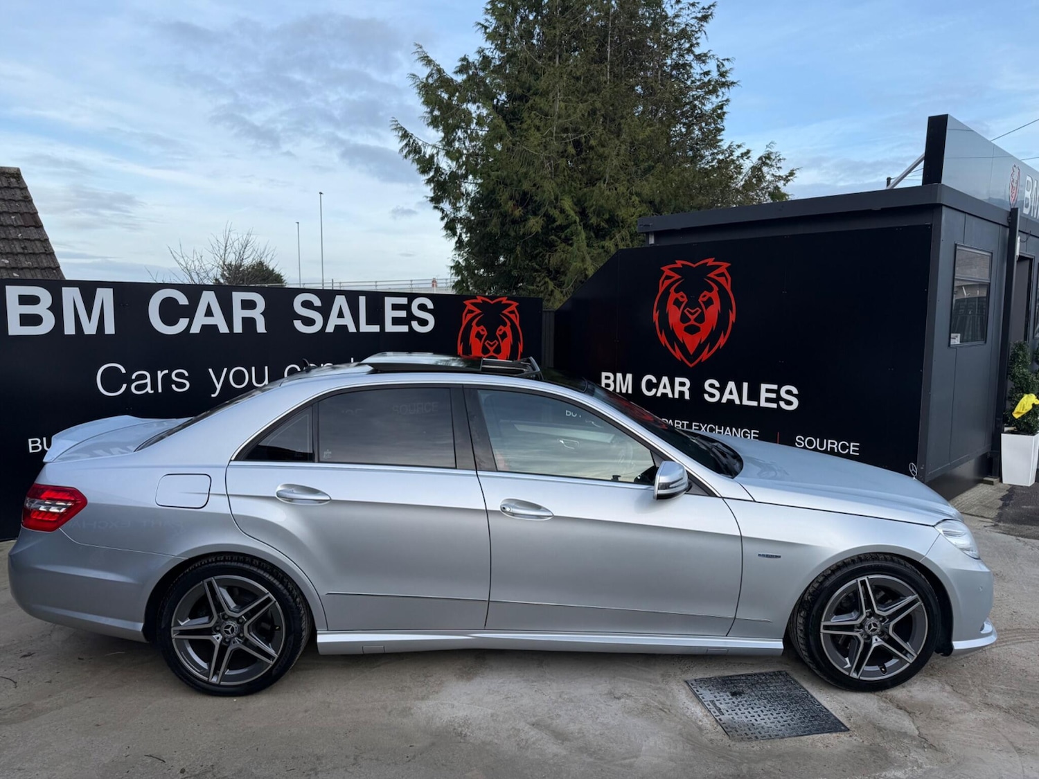 Used Mercedes-Benz E Class 2010 for sale - 76926968: Photo 4