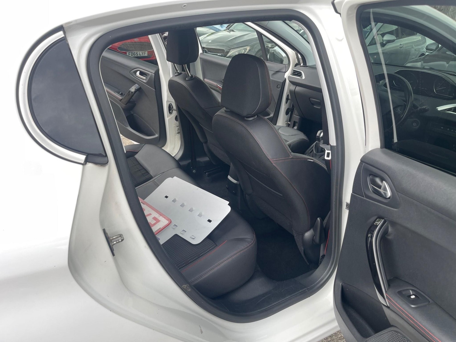 Used Peugeot 208 2015 for sale - 77993611: Photo 15