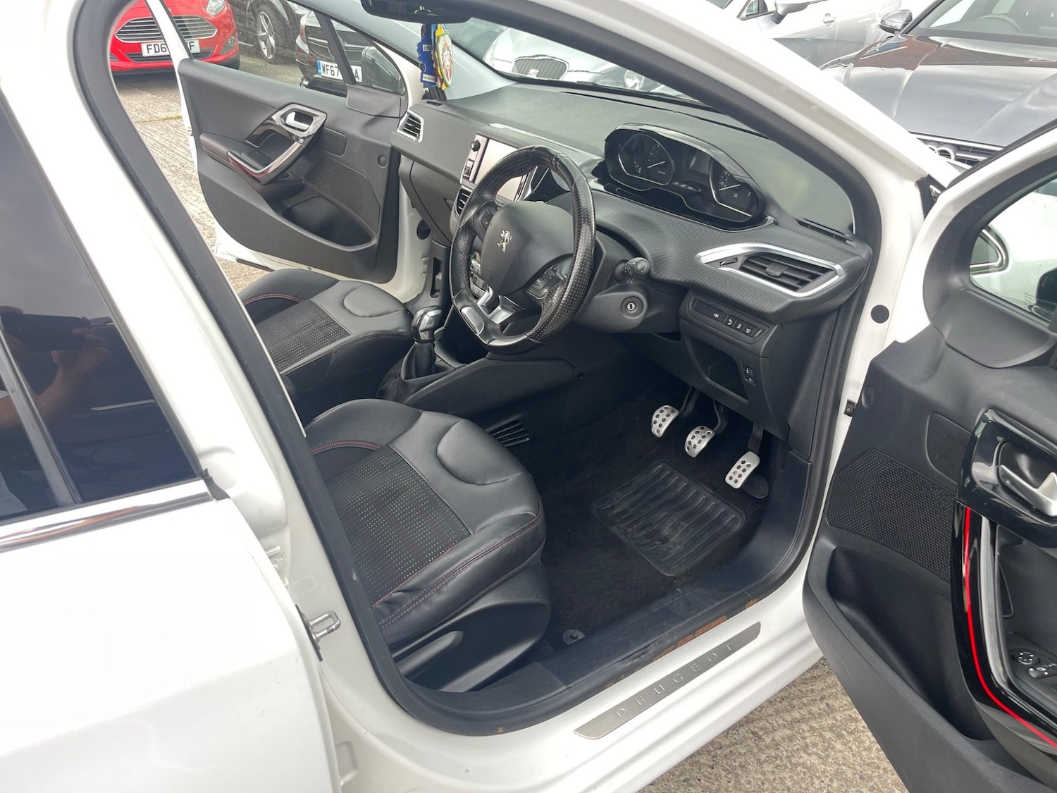 Used Peugeot 208 2015 for sale - 77993611: Photo 16