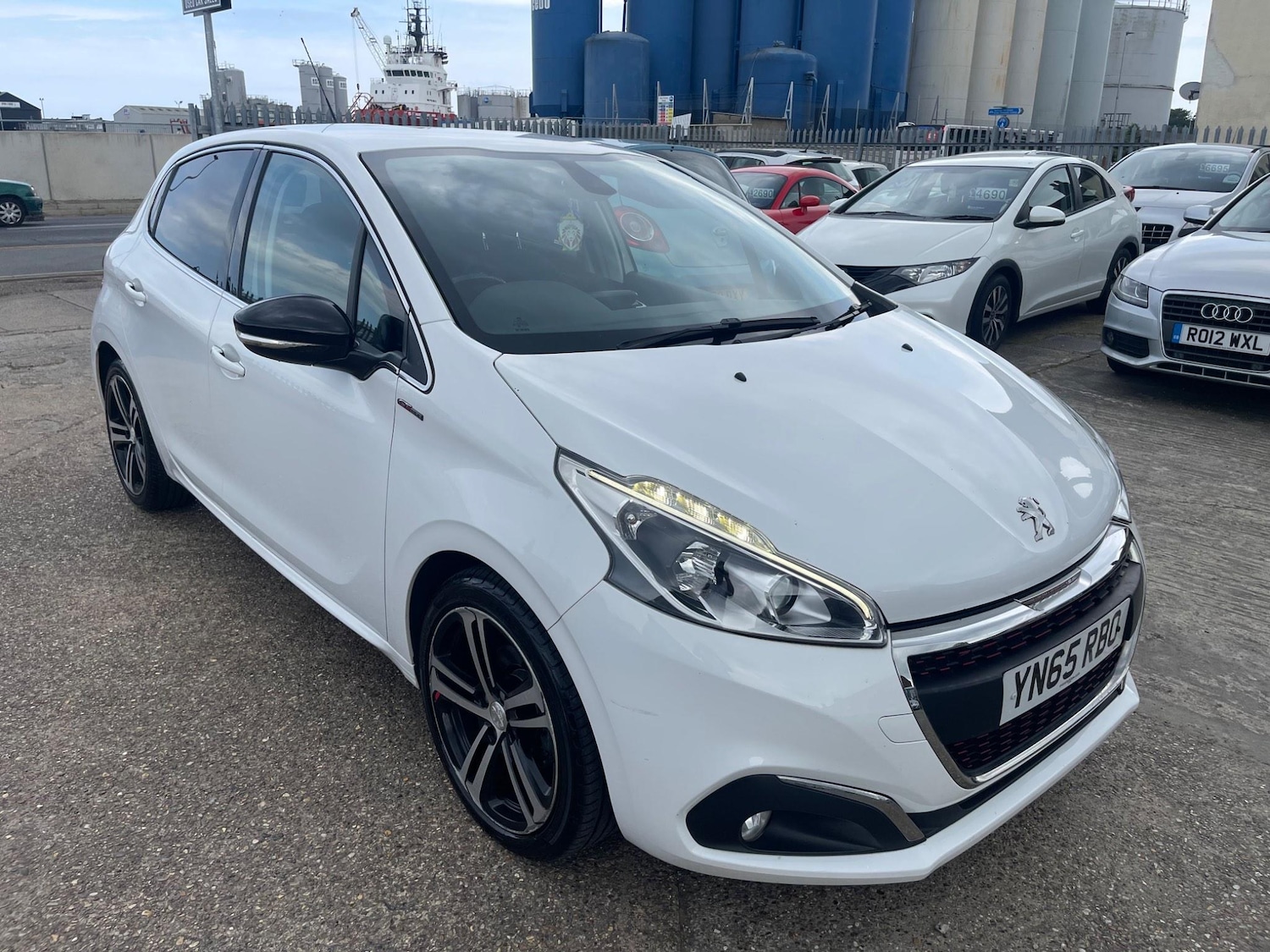 Used Peugeot 208 2015 for sale - 77993611: Photo 2