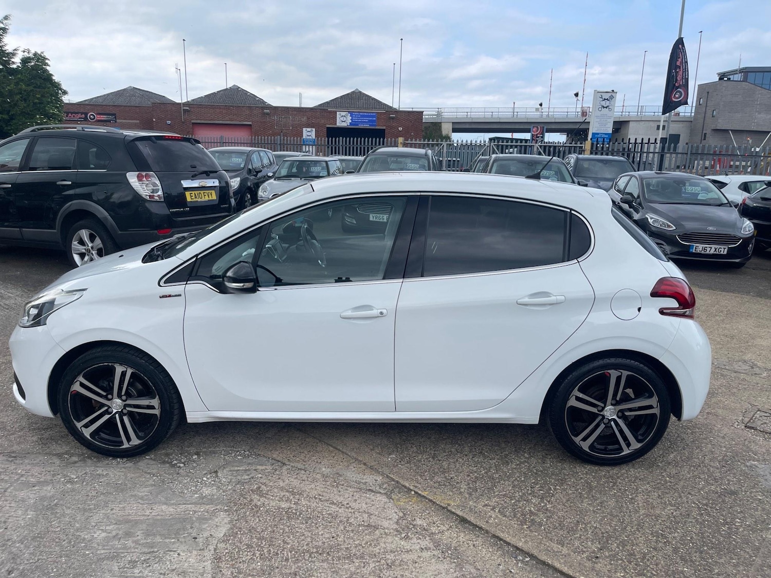 Used Peugeot 208 2015 for sale - 77993611: Photo 7
