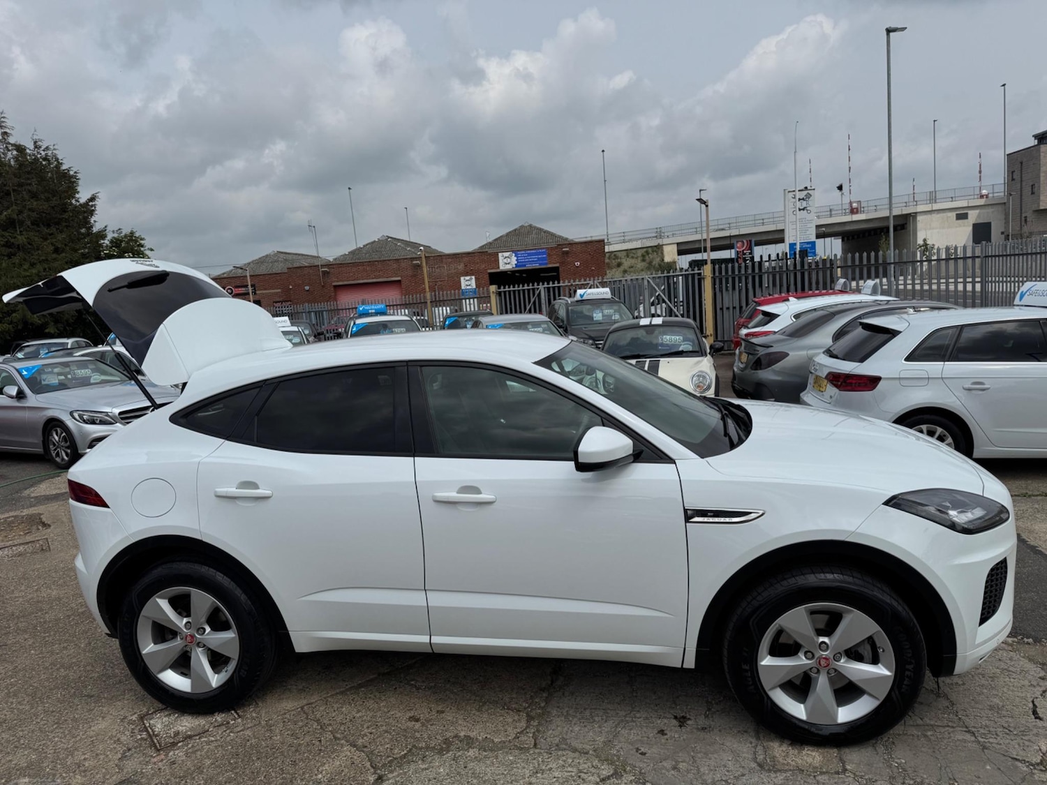Used Jaguar E-Pace 2018 for sale - 76348732: Photo 4