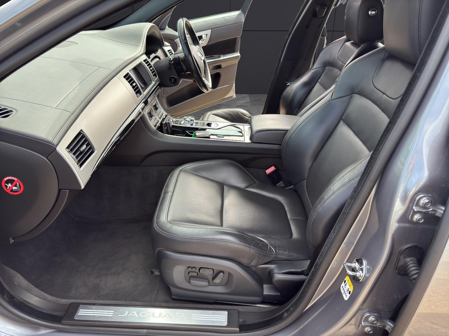 Used Jaguar XF 2014 for sale - 77670545: Photo 10