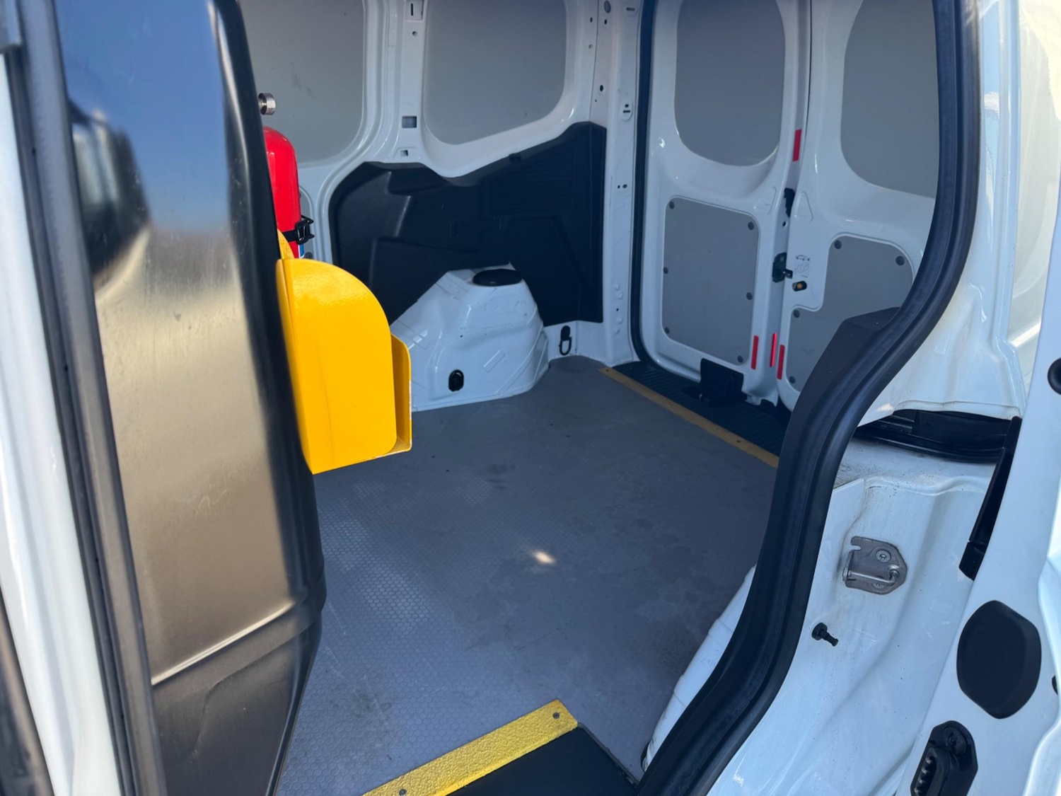 Used Ford Transit Courier 2018 for sale - 77469387: Photo 11