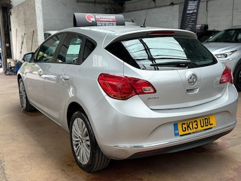 Used Vauxhall Astra 2013 for sale - 76312686: Photo 2