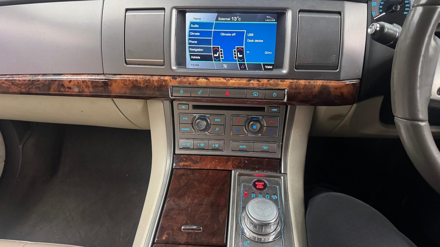 Used Jaguar XF 2010 for sale - 77935428: Photo 15