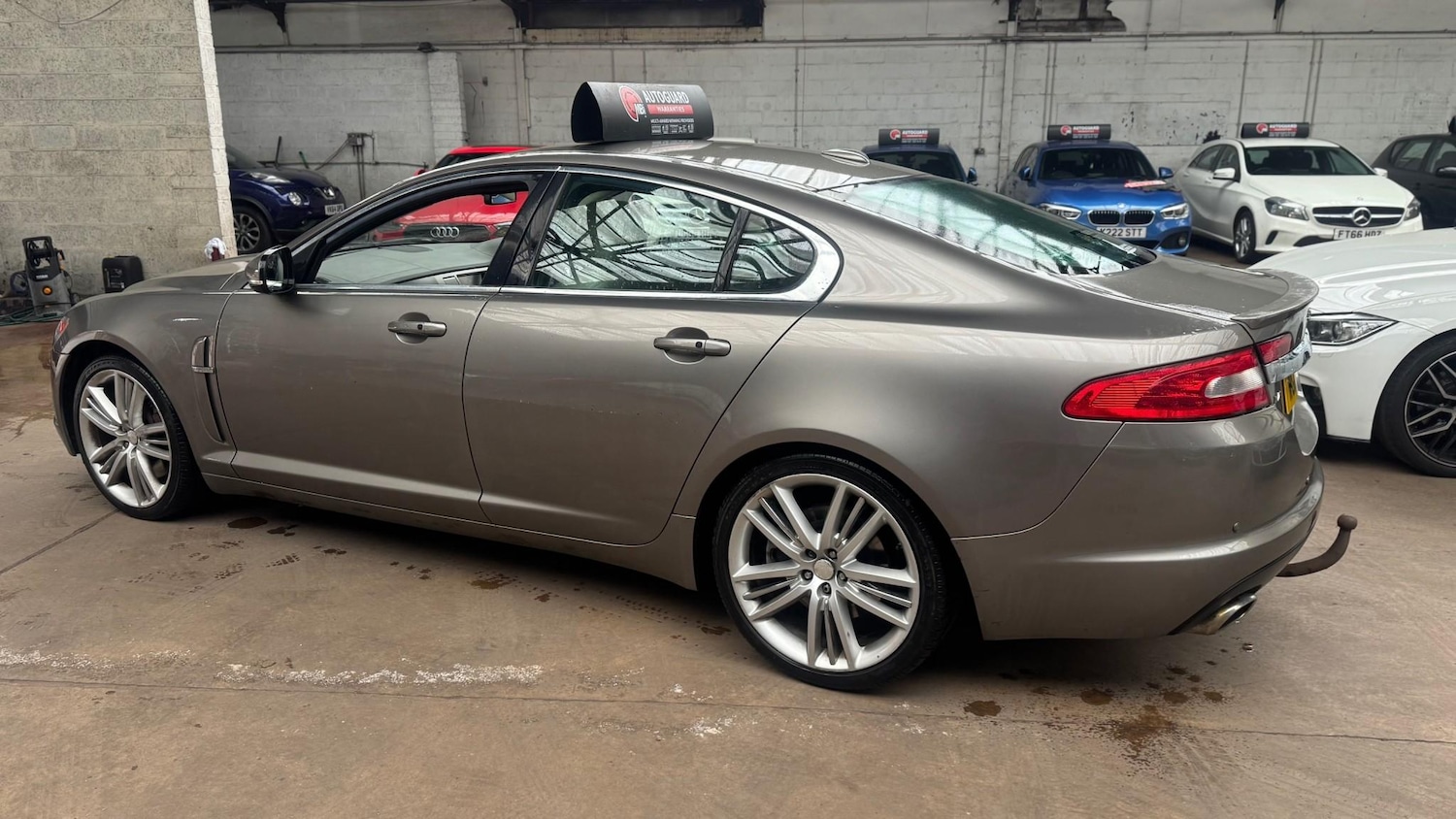 Used Jaguar XF 2010 for sale - 77935428: Photo 4
