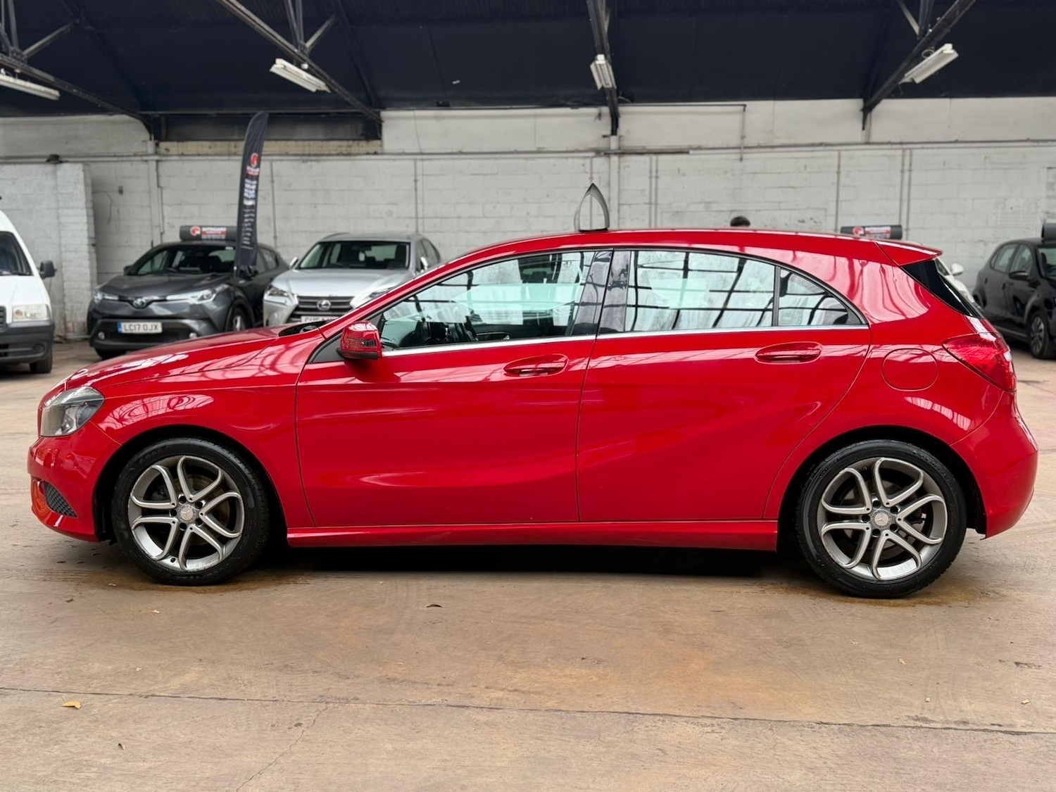 Used Mercedes-Benz A-Class 2014 for sale - 76367047: Photo 5