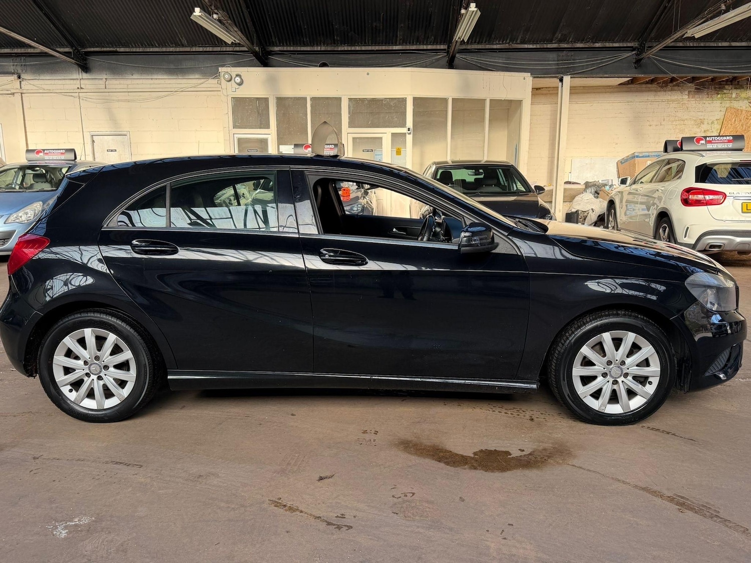 Used Mercedes-Benz A-Class 2013 for sale - 76653780: Photo 2