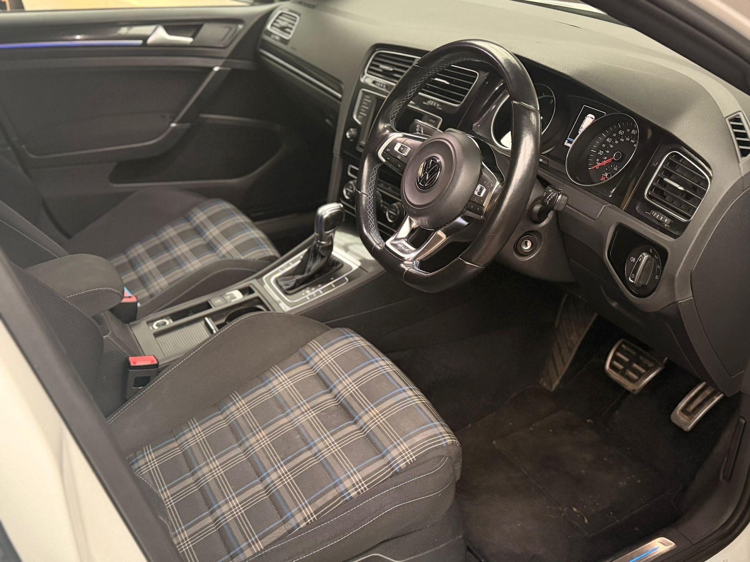 Used Volkswagen Golf 2016 for sale - 77626859: Photo 9